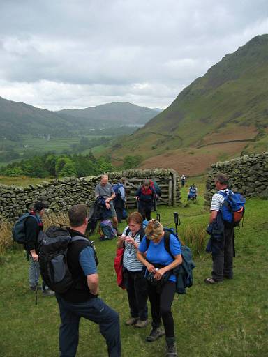 img_0086.jpg - Looking back to Grasmere. We will return over Helm Crag which is on the right of the picture.